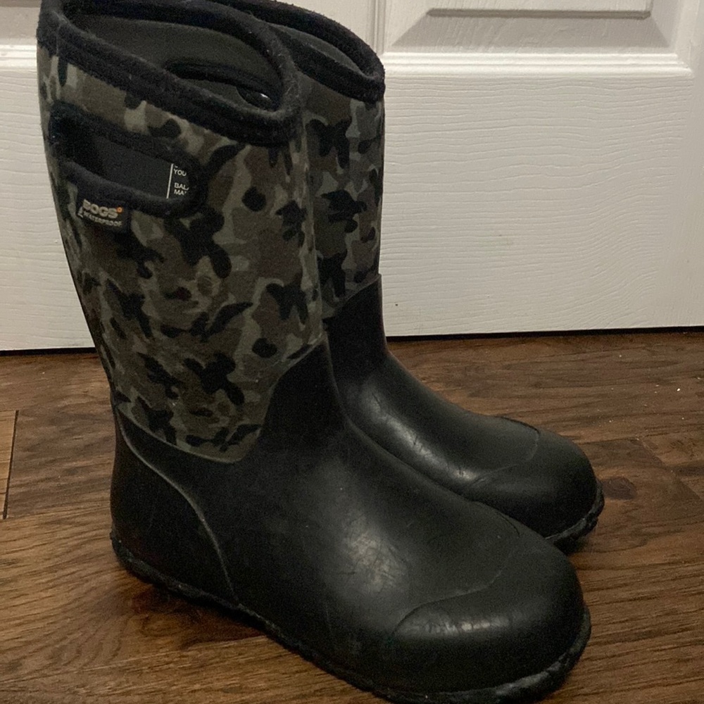 Bogs Boys Camo Snow Boots Size 5 Good Condition Insulated and Waterproof